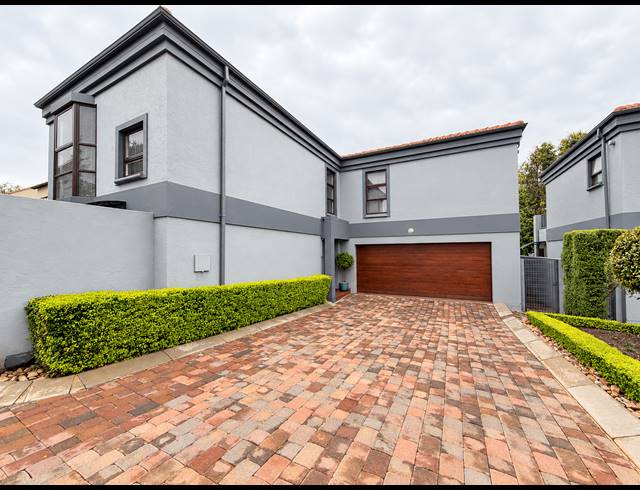 3 BEDROOM TOWNHOUSE FOR SALE IN MIDSTREAM ESTATE